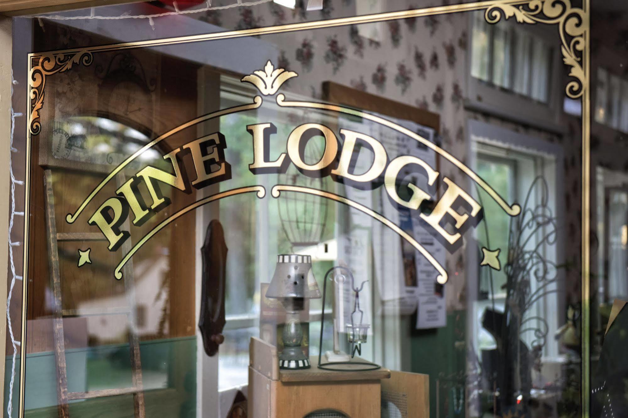 Pine Lodge Bristol Eksteriør billede